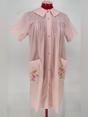 VTG 60s 70s Pink House Dress Embroidered Floral Pockets Snap Front Sanforized
